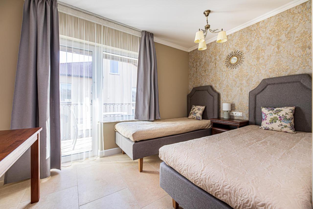 Sakura_inn Butas *